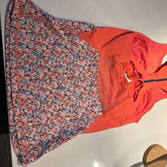 Lululemon Flower Print Tank Size 6 - Picture 3 of 3